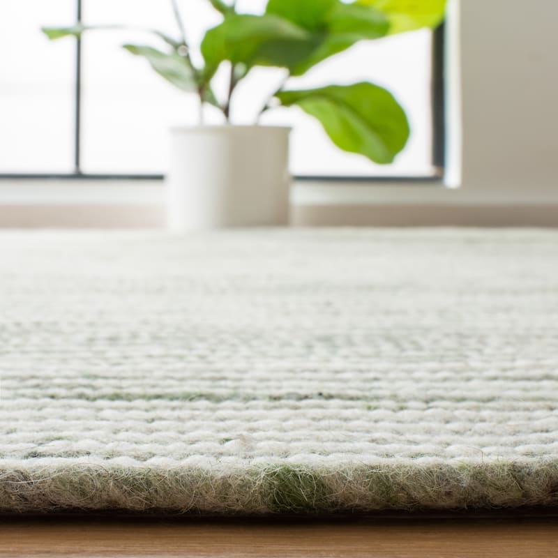 SAFAVIEH, Handmade Braided Bahrie Wool Rug