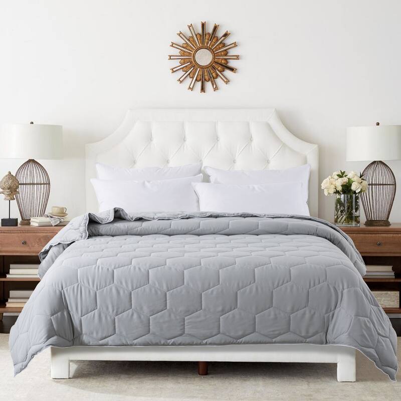Honeycomb Color Contrast Stitched Lightweight Down Alternative Blanket - Full/Queen - Neutral Gray/Bright White
