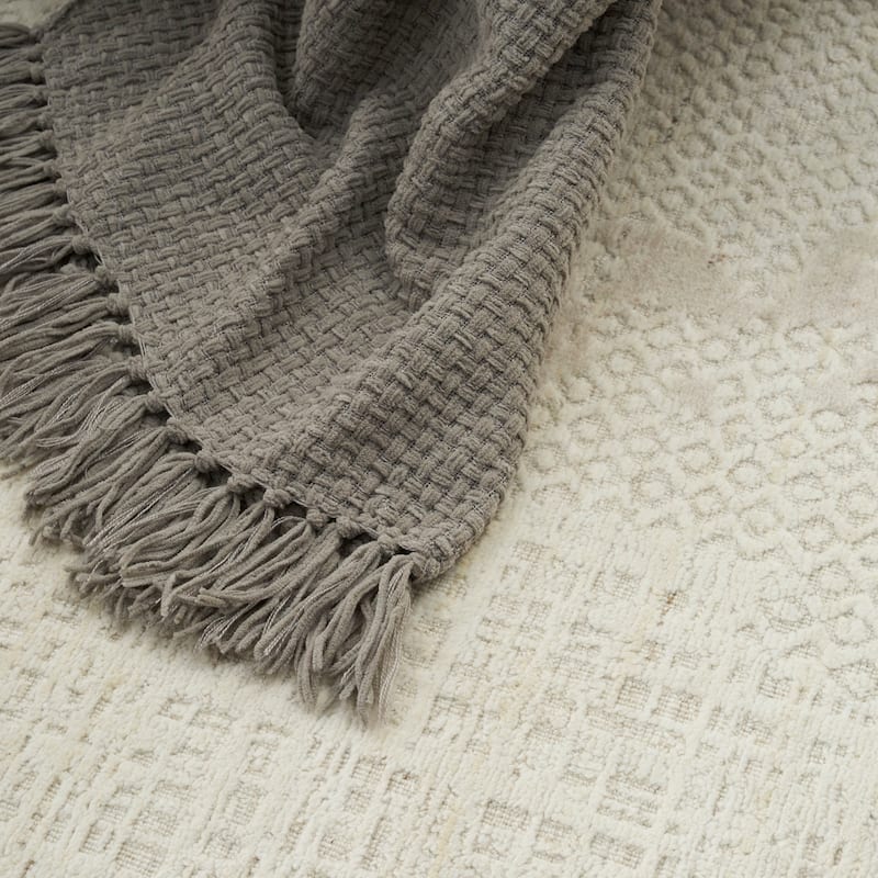 Mina Victory Lifestyle ZH225 Woven Chenille 70" x 103" White Indoor