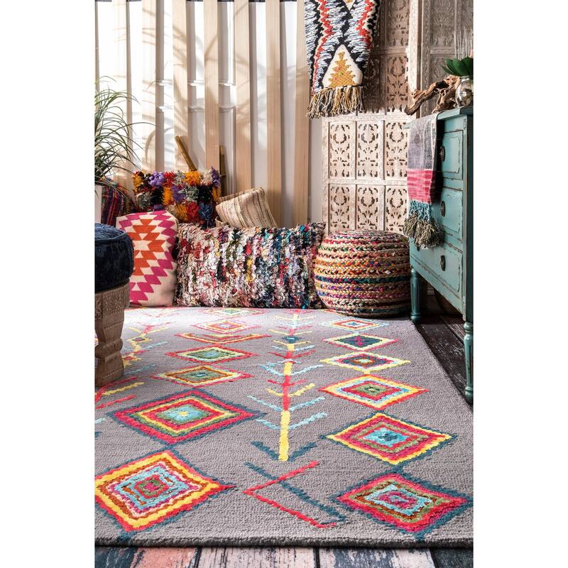 Nuloom Hand Tufted Wool Moroccan Triangle Rug