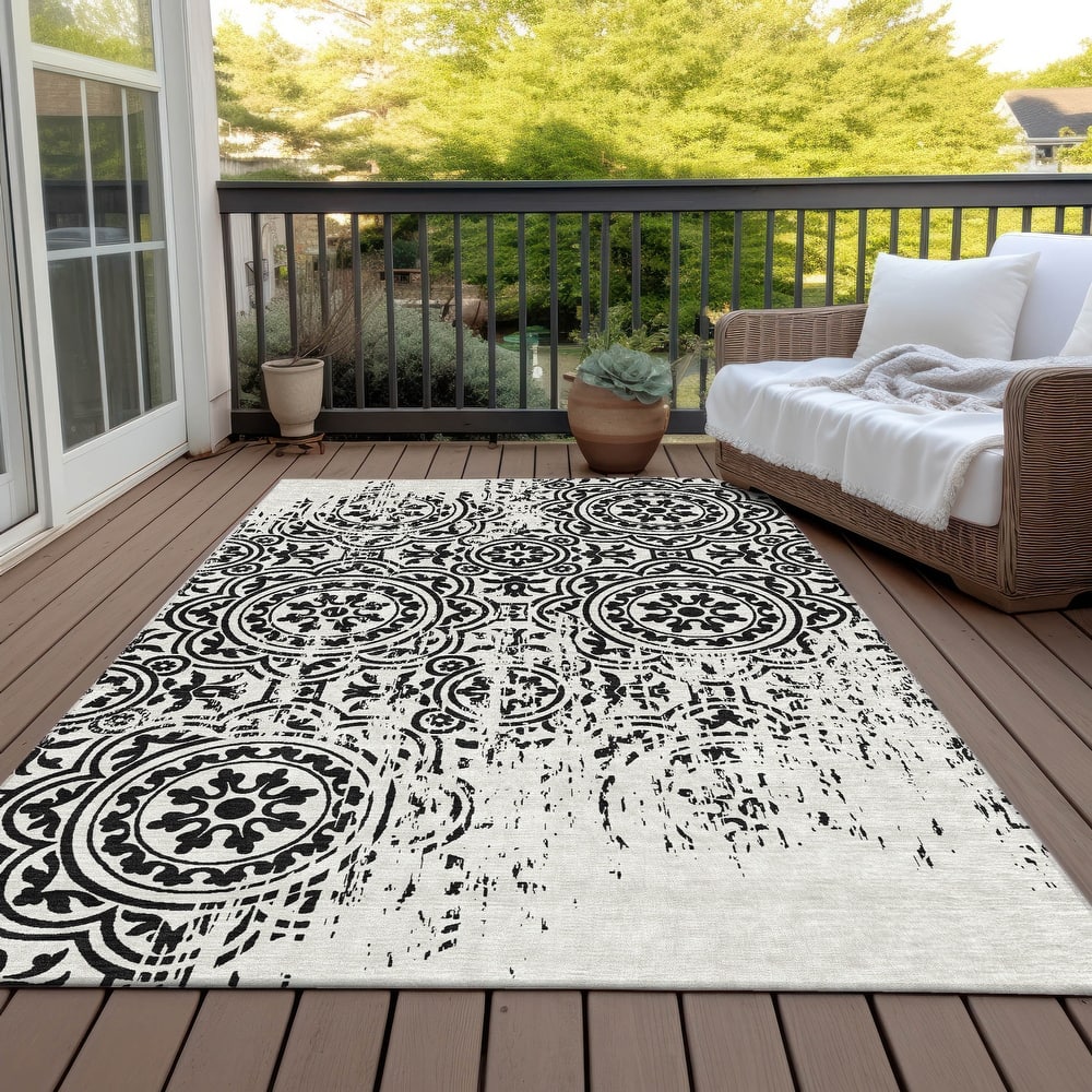 Machine Washable Indoor/ Outdoor Chantille Vintage Suzani Rug