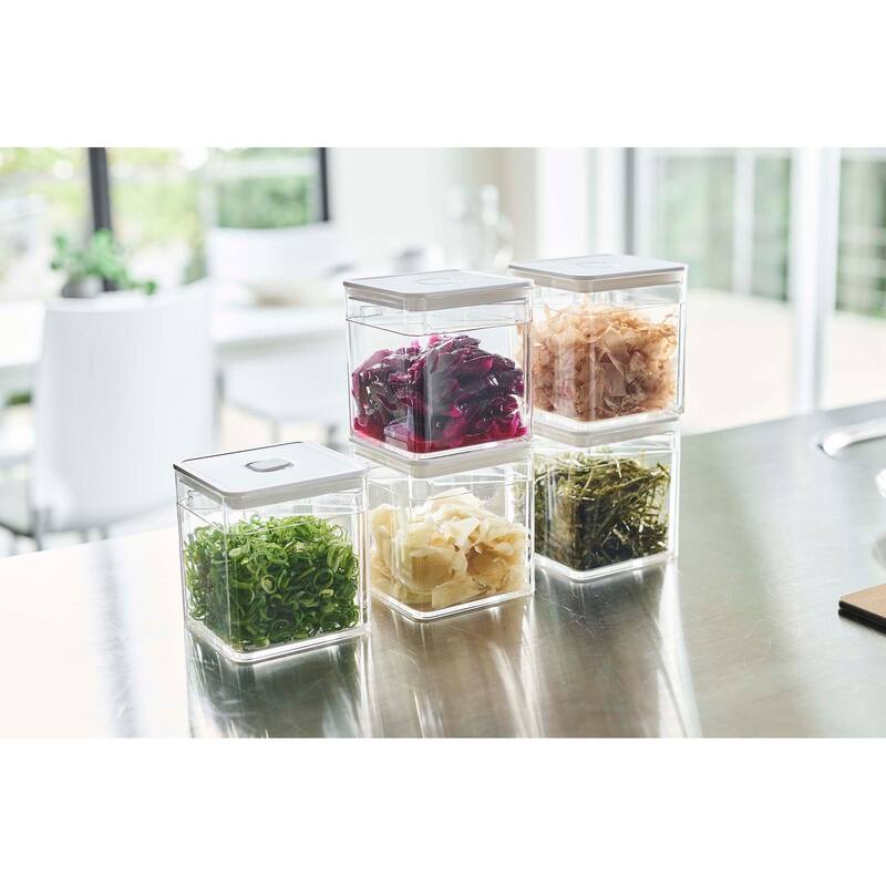 Yamazaki Home Vacuum-Sealing Food Container - Two Styles, Polypropylene, Tongs, 500ml - L 3.62 x W 3.62 x H 4.02 inches
