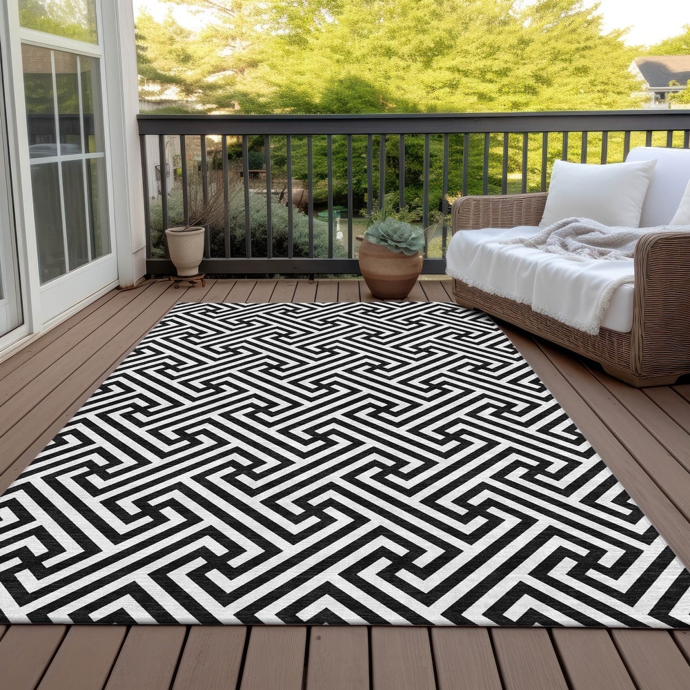 Machine Washable Indoor/ Outdoor Chantille Modern Geo Rug