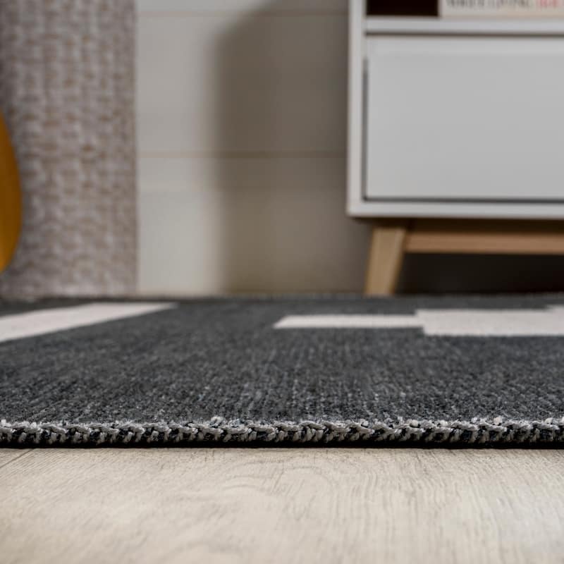 JONATHAN Y Luola Solid Low-Pile Machine Washable Area Rug