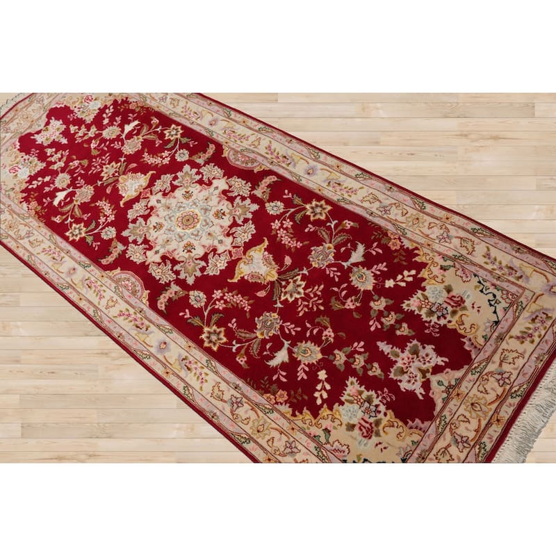 2'8''x6'7'' Runner Hand Knotted Wool Red Traditional 300 KPSI Rug - 2' 8'' x 6' 7''