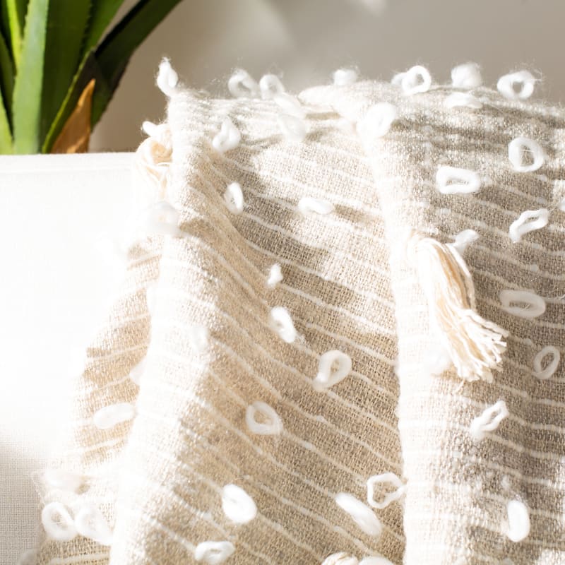 SAFAVIEH Henriqueta 50" x 70" Throw