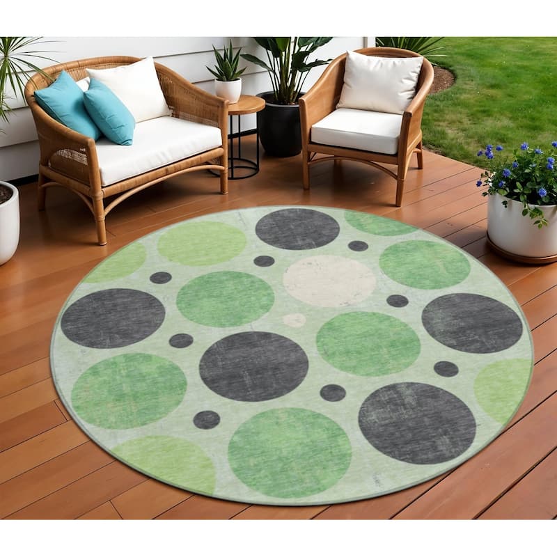 HomeRoots Geometric Transitional Rectangle Outdoor Rug - 8' Round