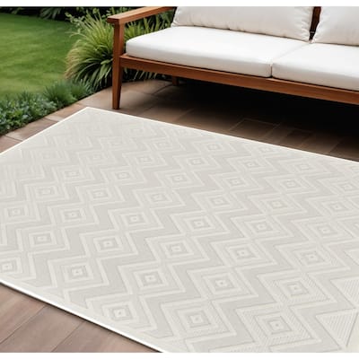 HomeRoots Geometric Contemporary Rectangle Outdoor Rug - 12' X 15'