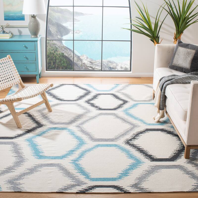 SAFAVIEH Handmade Flatweave Dhurries Solza Modern Wool Rug - 6' x 9' - Ivory/Multi
