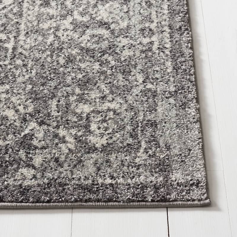 SAFAVIEH Evoke Quinn Vintage Distressed Rug