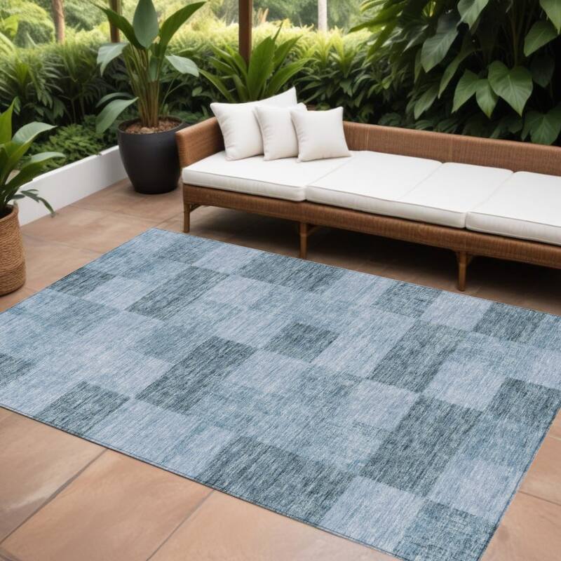 HomeRoots Geometric Transitional Rectangle Outdoor Rug - 8' X 10'