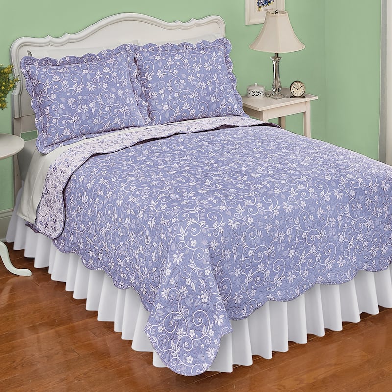 Reversible Floral Quilt with Scalloped Edges