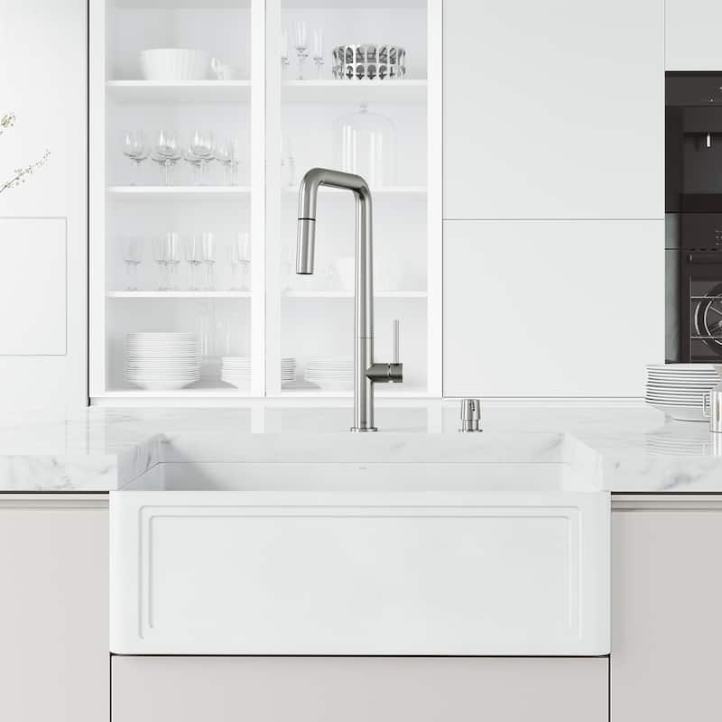 VIGO Parsons 18" H Single Handle Pull-Down Sprayer Kitchen Faucet