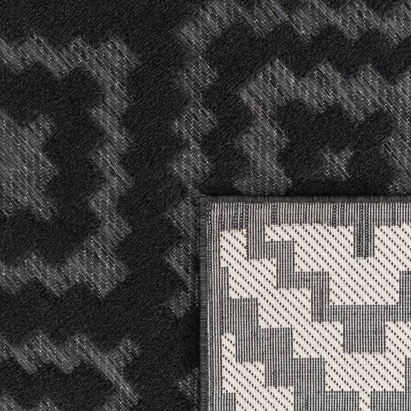 Indoor & Outdoor Rug With Moroccan Trellis High-Low Pattern