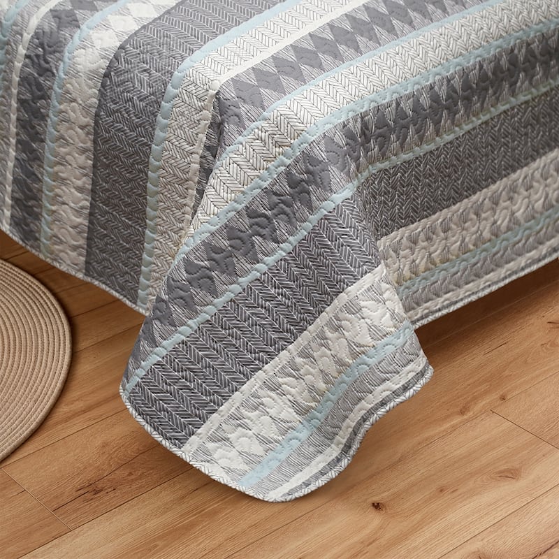 3 Piece Retro Printed Reversible Quilt Set