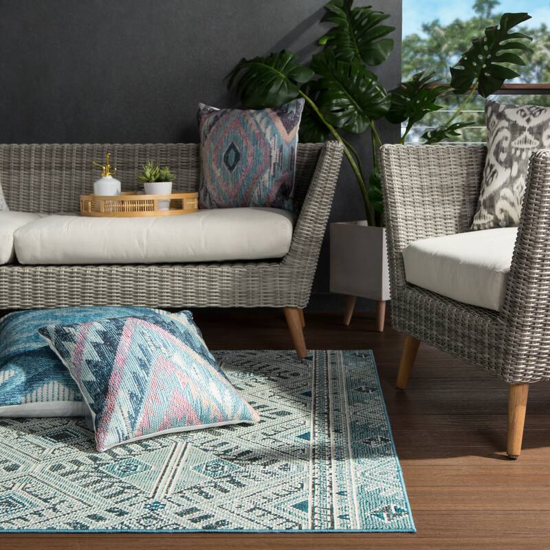 Kamalian Indoor/ Outdoor Tribal Polypropylene Area Rug by Havenside Home