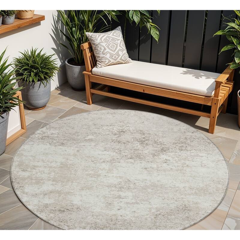 HomeRoots Abstract Transitional Rectangle Outdoor Rug - 8' Round