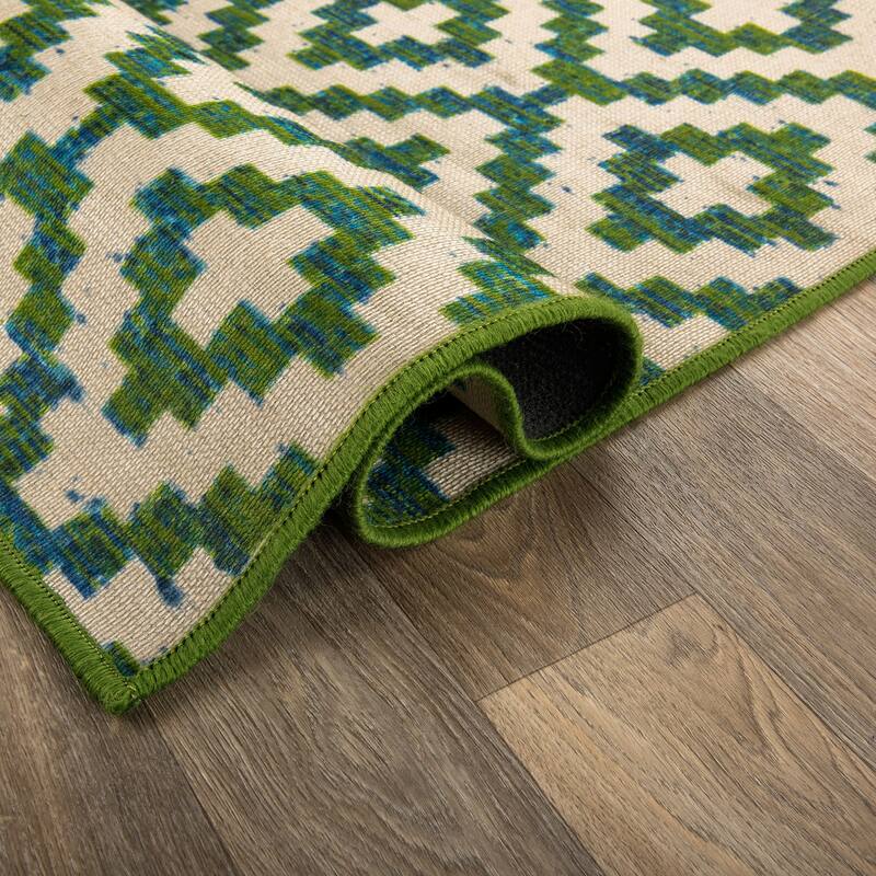Contemporary Geometric Trellis Indoor/Outdoor Area Rug