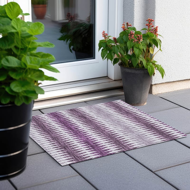 Machine Washable Indoor/ Outdoor Chantille Contemporary Geo Rug - Purple - 1'8" x 2'6"