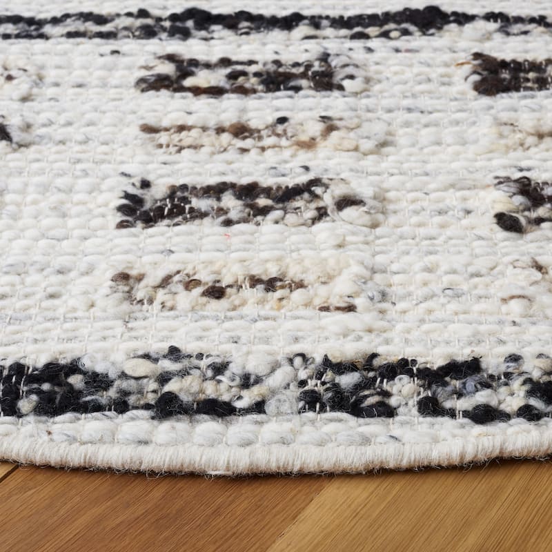 SAFAVIEH Handmade Manhattan Marushka Wool Rug