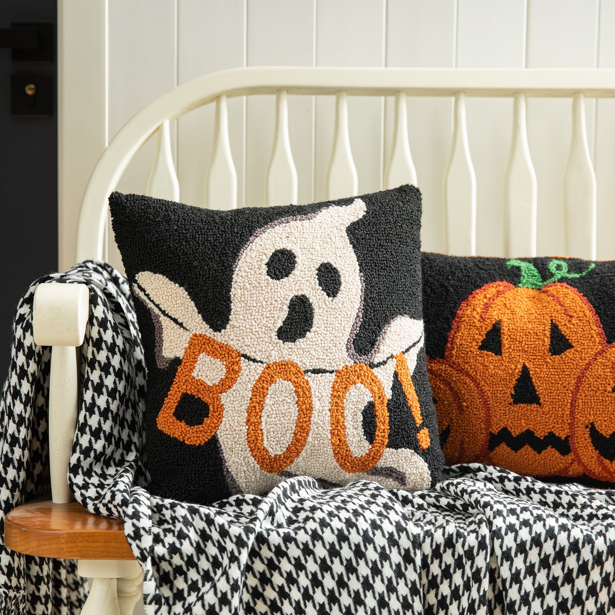 Glitzhome Polyester Halloween Orange Ghost BOO/Jack-O-Lantern Pumpkins Throw Pillows