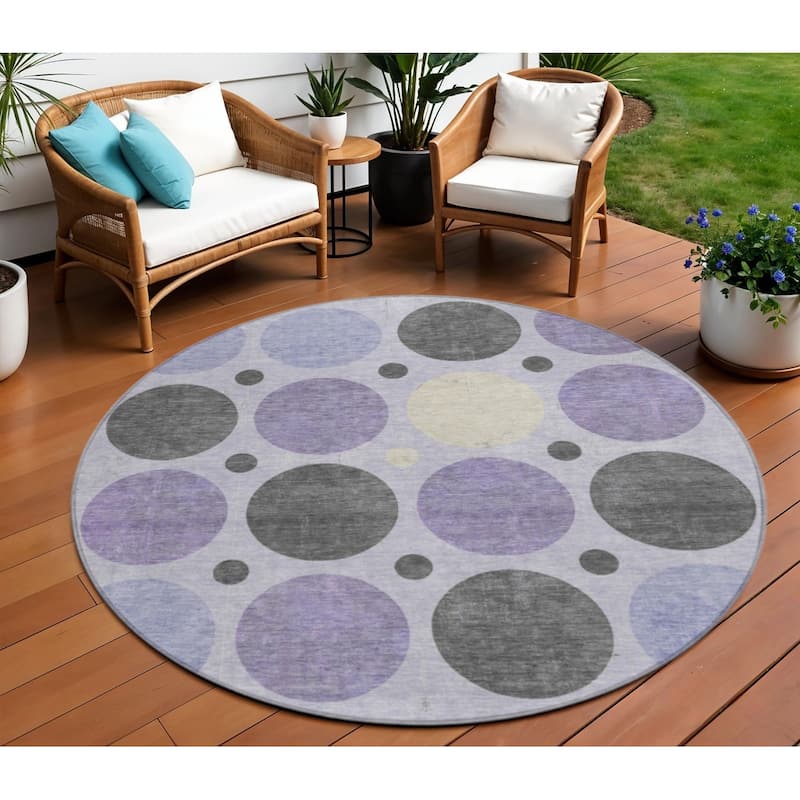 HomeRoots Geometric Transitional Rectangle Outdoor Rug - 8' Round