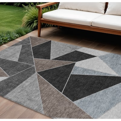HomeRoots Geometric Transitional Rectangle Outdoor Rug
