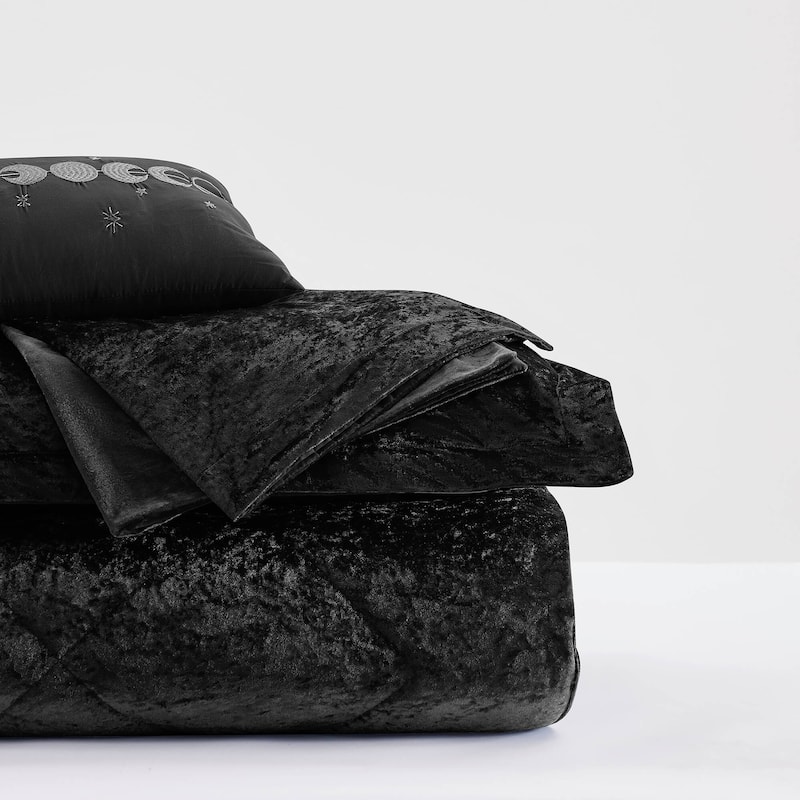 Intelligent Design Isabel Velvet Comforter Set