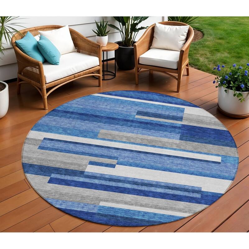 HomeRoots Striped Transitional Rectangle Outdoor Rug - 8' Round