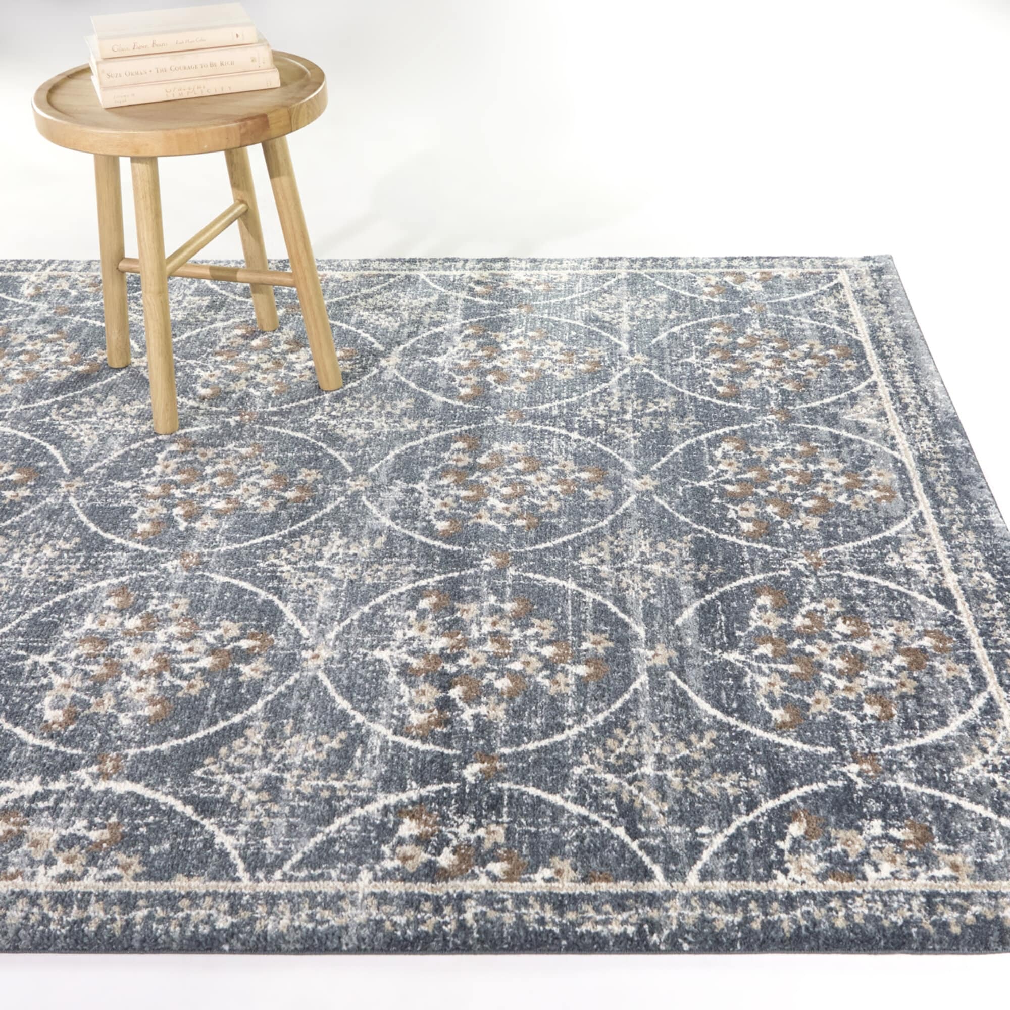 Gregorio Traditional Floral Area Rug