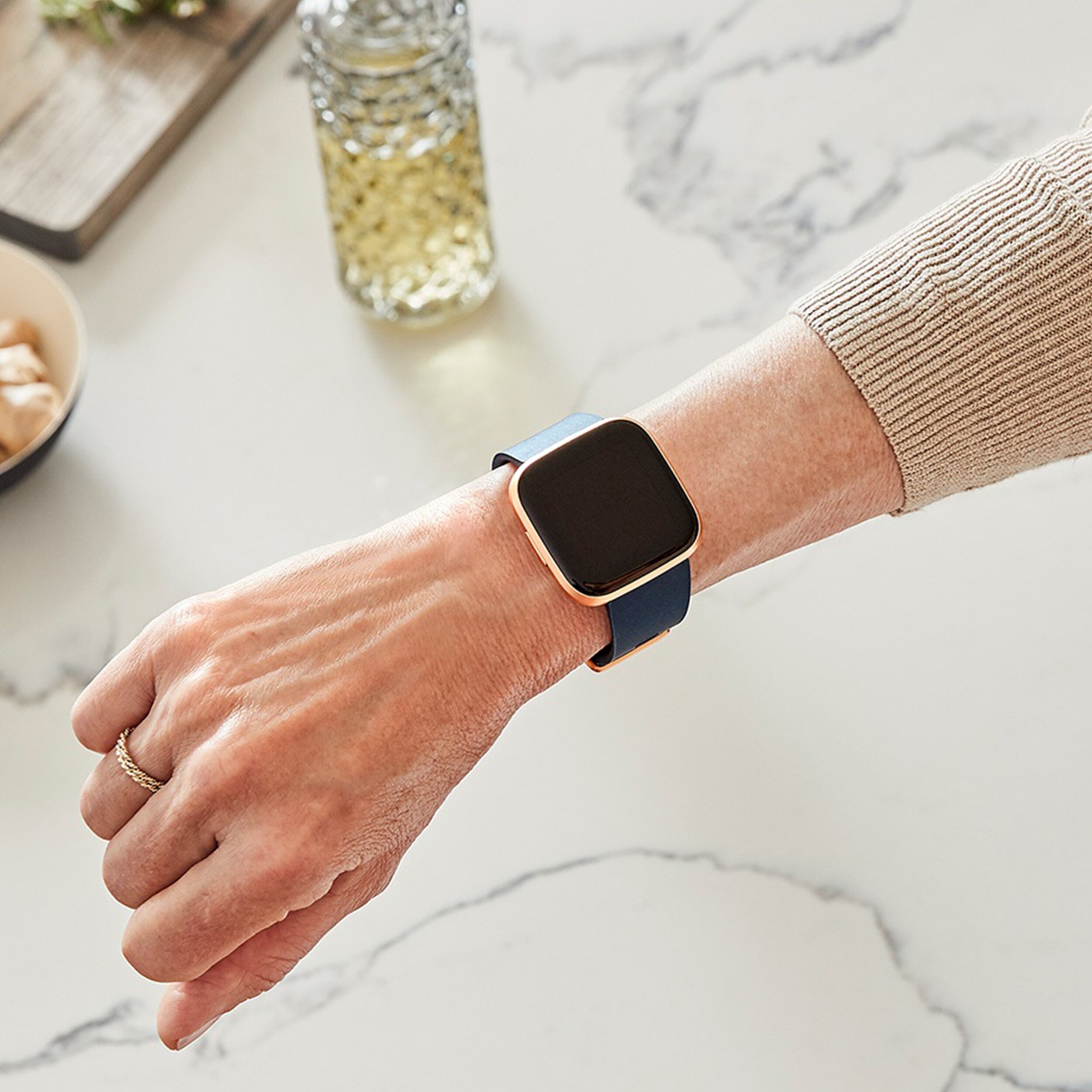 fitbit versa navy band