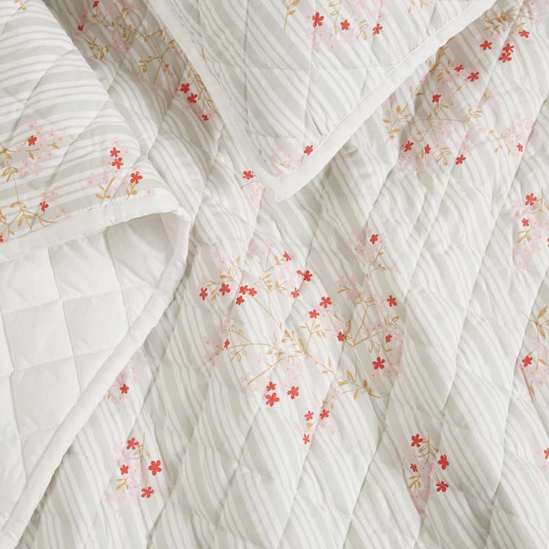 Cottage Classics Emma Floral Quilt Set