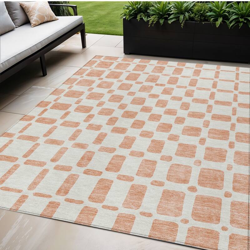 HomeRoots Geometric Transitional Rectangle Outdoor Rug - 5' X 8'