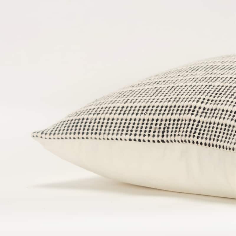 Rizzy Home Transitional Pillow Cover - 20" x 20"