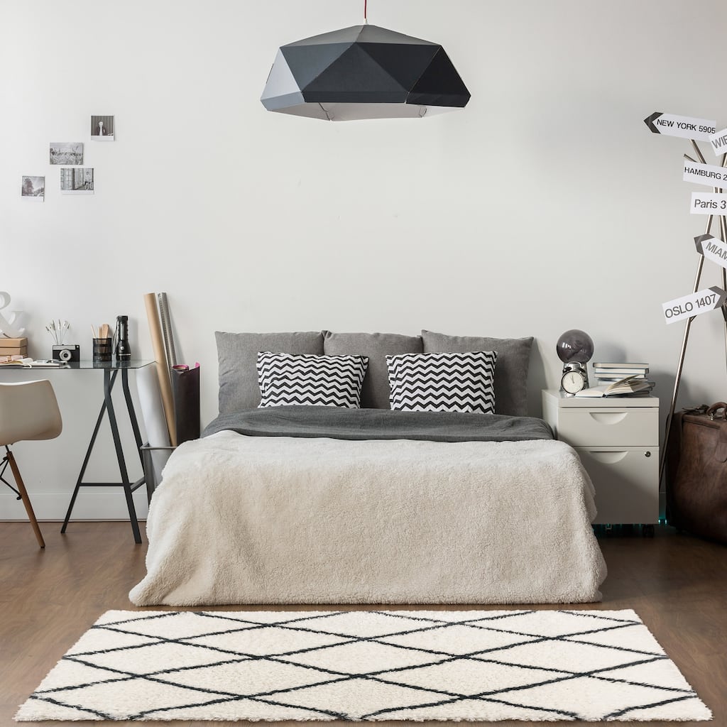 Gertmenian Delos Flokati Diamond Ivory and Grey Plush Shag Area Rug, 4x6 - 4'3" x 5'5"