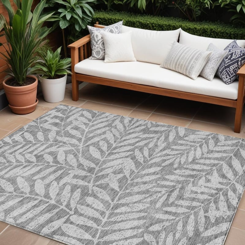 HomeRoots Floral Transitional Rectangle Outdoor Rug - 8' X 10'