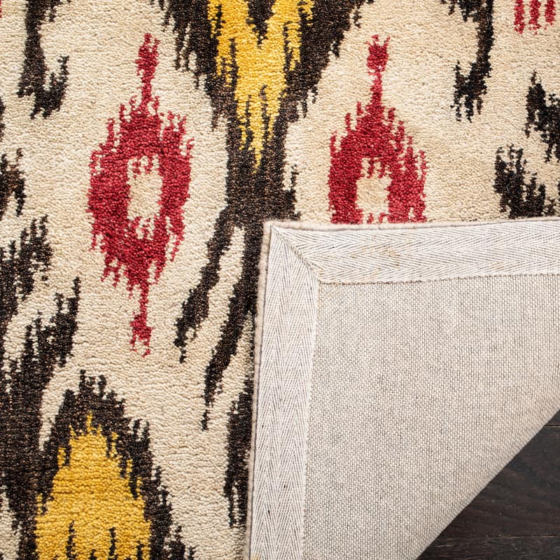 SAFAVIEH Handmade Ikat Maayke Modern Wool Rug