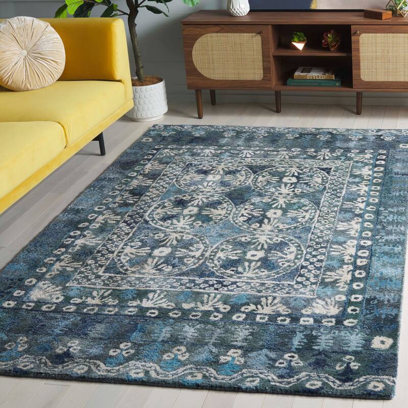 SAFAVIEH Handmade Anatolia Unelma Traditional Wool Rug - 4' x 6' - Navy/Beige