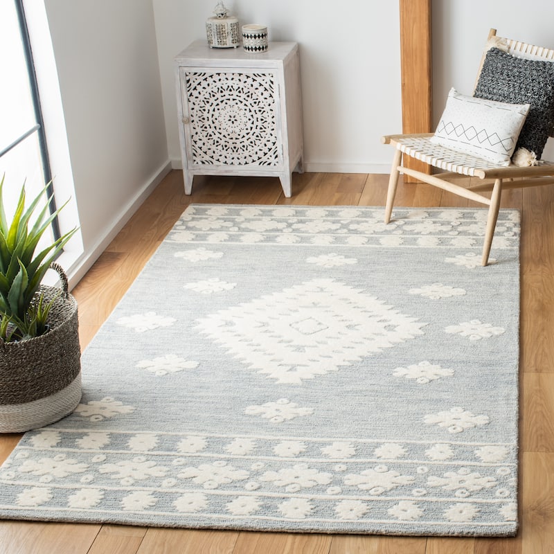 SAFAVIEH Handmade Aspen Nusreta Rustic Boho Wool Rug - 5' x 8' - Light Grey/Ivory