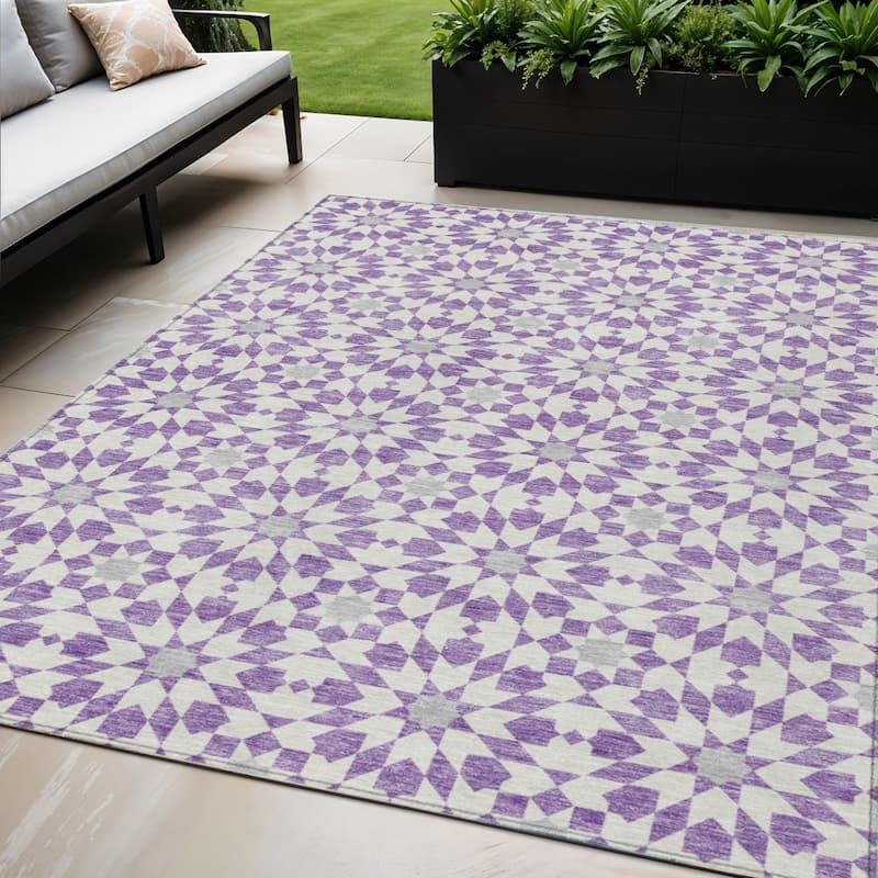 HomeRoots Floral Medallion Transitional Rectangle Outdoor Rug - 5' X 8'