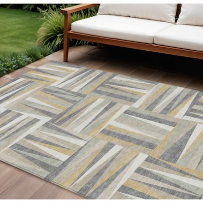HomeRoots Geometric Transitional Rectangle Outdoor Rug