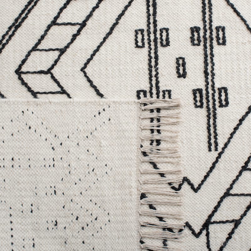 SAFAVIEH Handmade Kilim Agurne Moroccan Boho Wool Fringe Rug