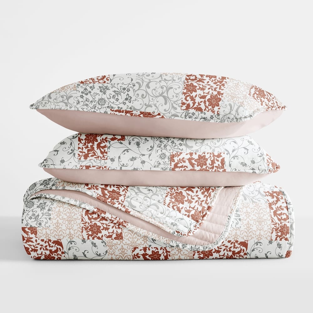 Becky Cameron All Season 3 Piece Scrolled Patchwork Reversible Quilt Set with Shams