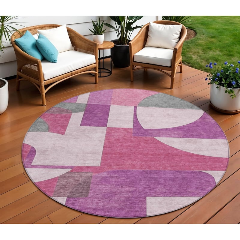 HomeRoots Geometric Modern Rectangle Outdoor Rug - 8' Round