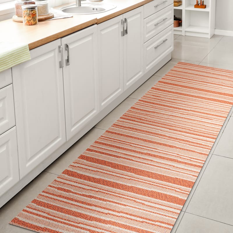 JONATHAN Y Chevron Wavy Stripe Modern Indoor/Outdoor Area Rug