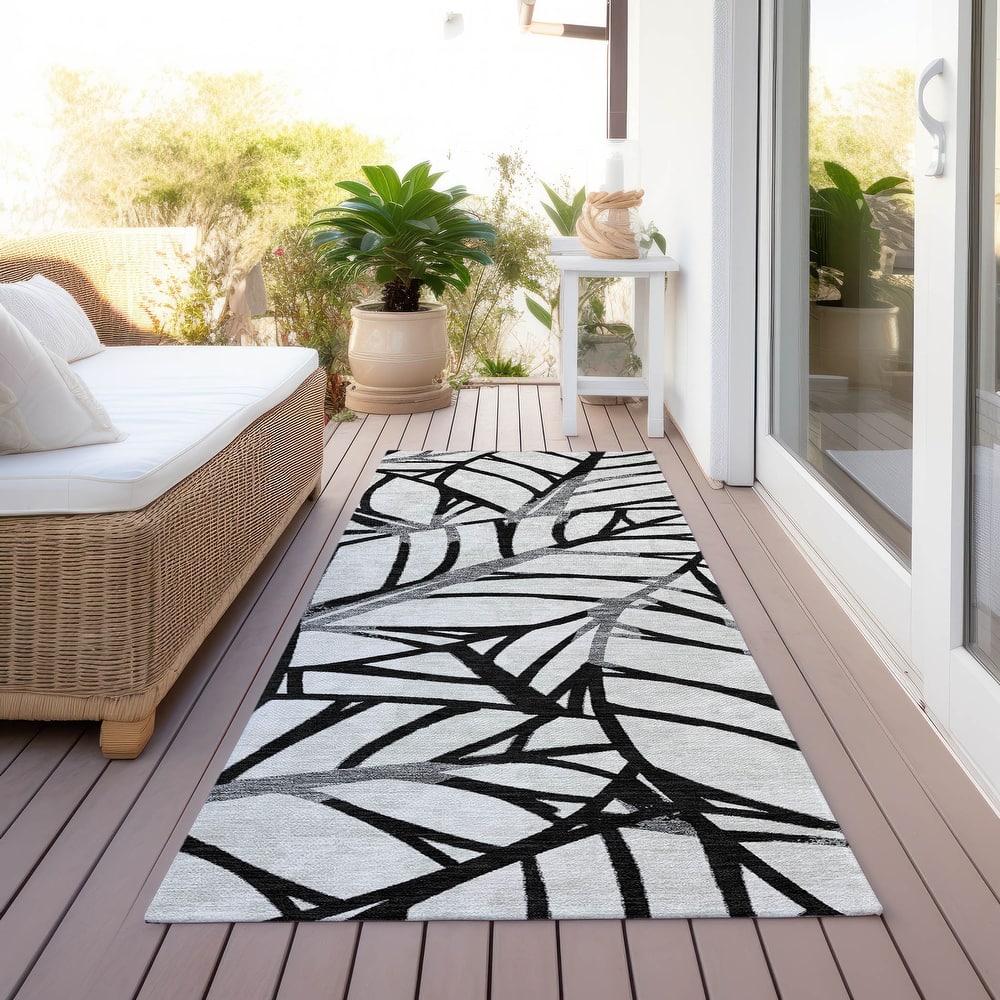 Machine Washable Indoor/ Outdoor Chantille Modern Palm Rug