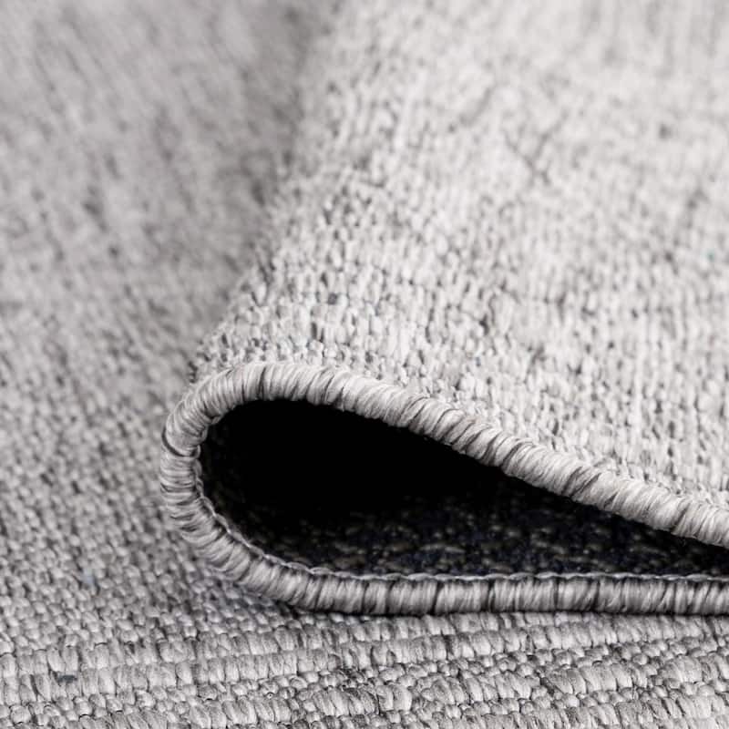 Alameda Solid Color Medallion Machine Washable Indoor Area Rug