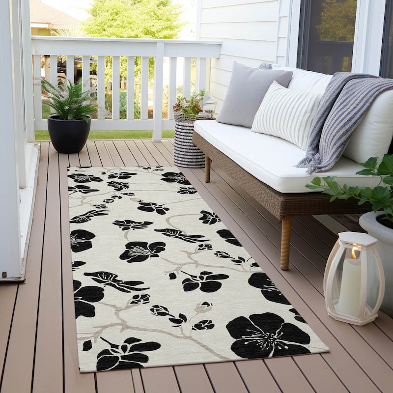 Machine Washable Indoor/ Outdoor Floral Zen Chantille Rug