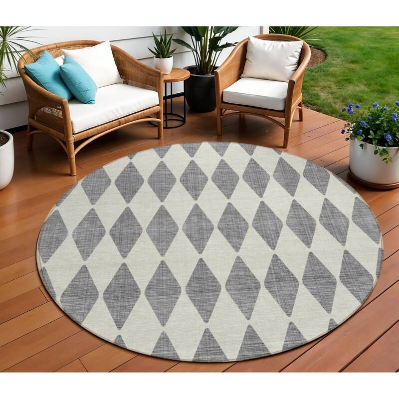 HomeRoots Geometric Transitional Rectangle Outdoor Rug - 8' Round