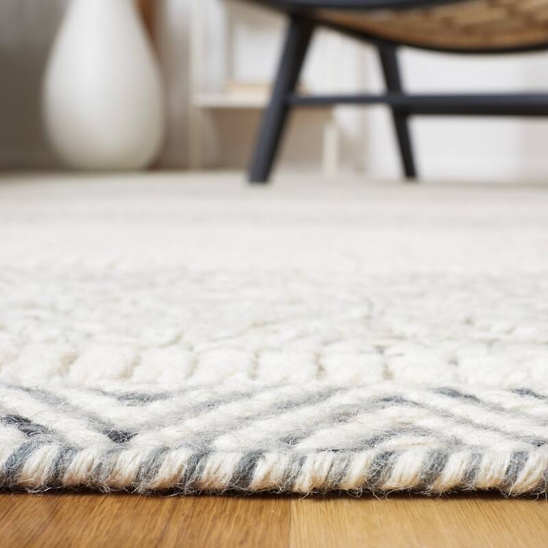 Martha Stewart by SAFAVIEH Handmade Marsona Wool Rug